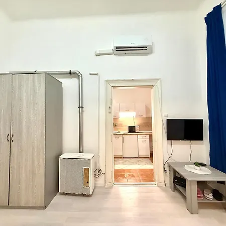 Free Airconditioner Anna Authentic With Free Coffee Next The Synagogue